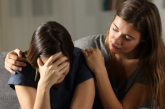 10 cách an ủi người đang buồn bạn cần biết 